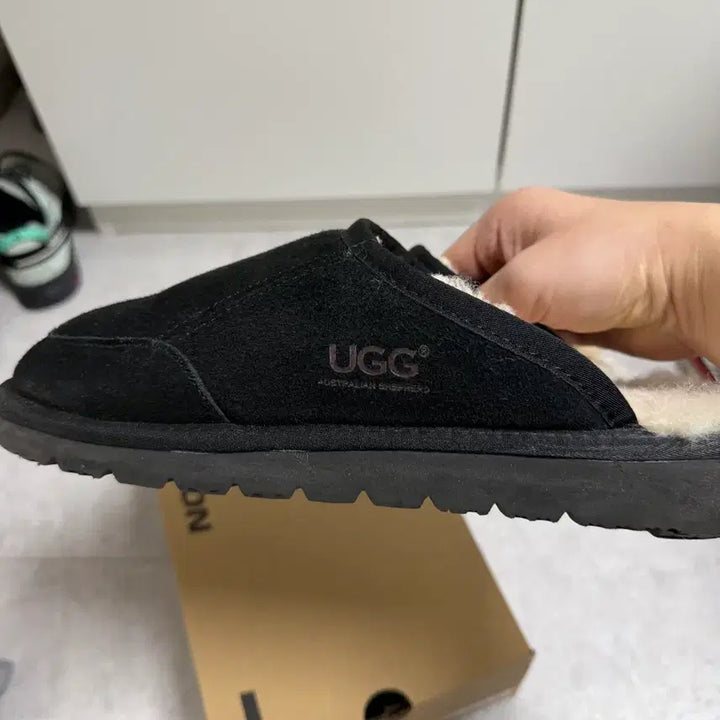 [BUNJANG] UGG Black Slippers / UGG 어그 블랙 슬리퍼