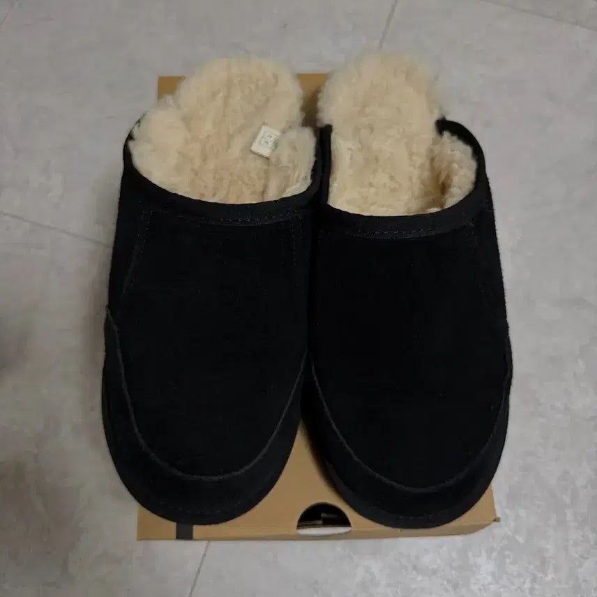 [BUNJANG] UGG Black Slippers / UGG 어그 블랙 슬리퍼