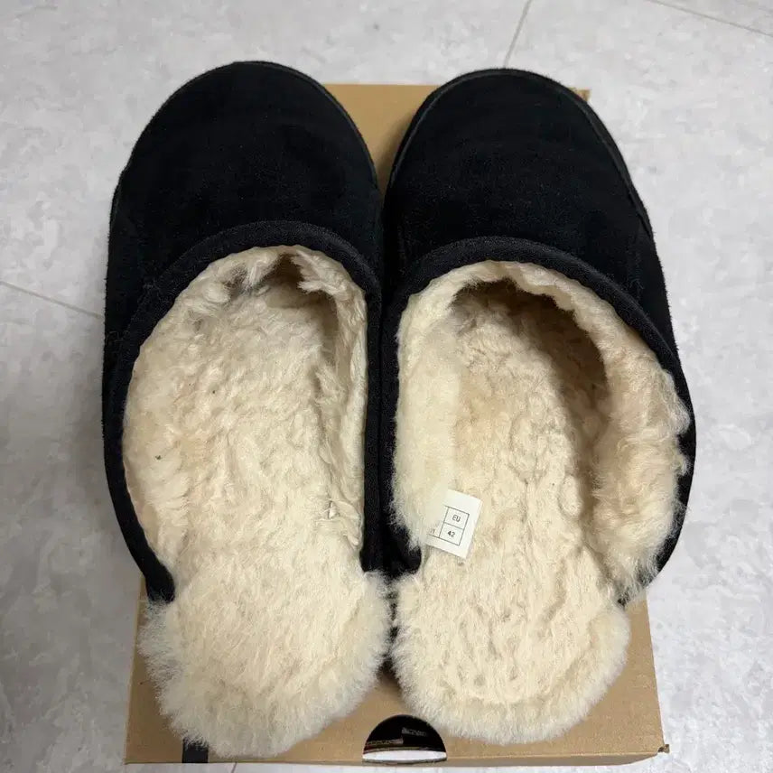 [BUNJANG] UGG Black Slippers / UGG 어그 블랙 슬리퍼