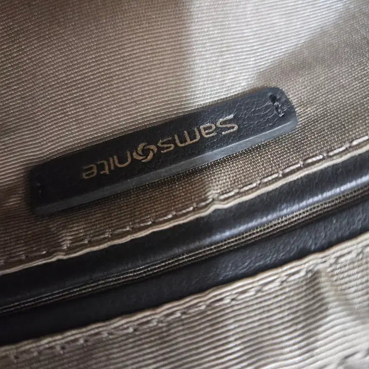 [BUNJANG] SAMSONITE Leather Crossbody Bag / [SAMSONITE] 샘소나이트 가죽 크로스백 짙은회색