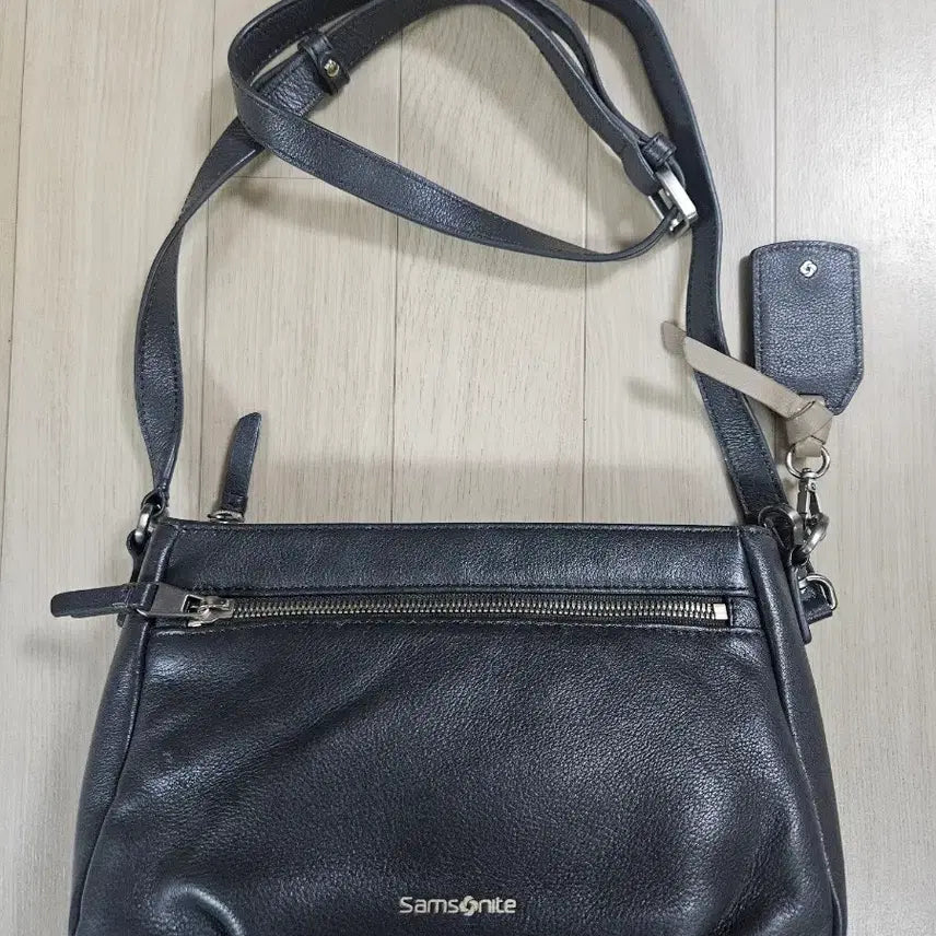 [BUNJANG] SAMSONITE Leather Crossbody Bag / [SAMSONITE] 샘소나이트 가죽 크로스백 짙은회색