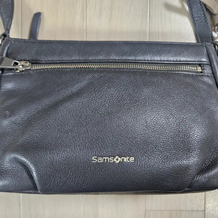 [BUNJANG] SAMSONITE Leather Crossbody Bag / [SAMSONITE] 샘소나이트 가죽 크로스백 짙은회색