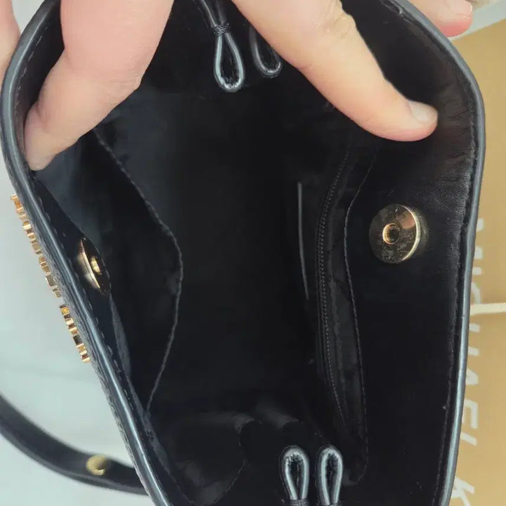 [BUNJANG] Michael Kors Black Bucket Bag with Chain Strap / 마이클코어스 블랙 버킷백 체인 스트랩