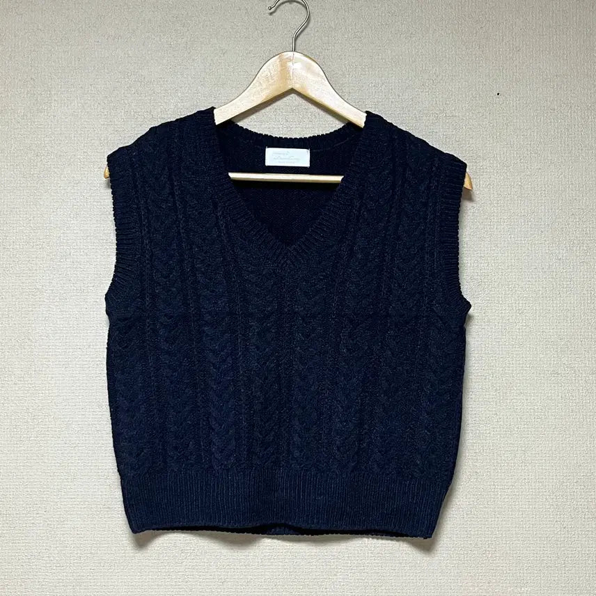 [BUNJANG] Domaetag Cable Knit Wool Vest / 도매택 꽈배기 울 베스트