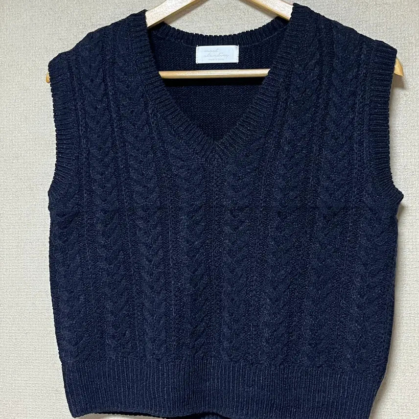 [BUNJANG] Domaetag Cable Knit Wool Vest / 도매택 꽈배기 울 베스트