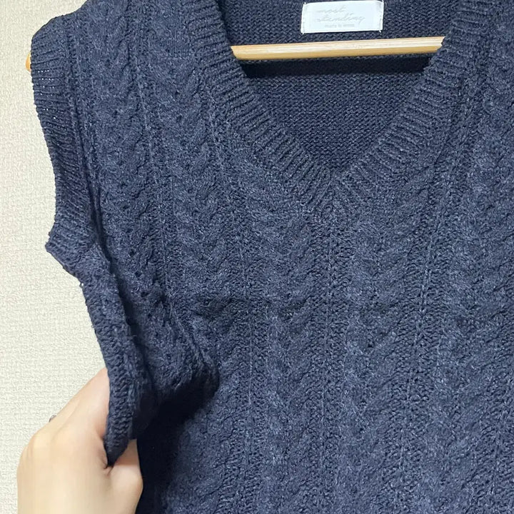 [BUNJANG] Domaetag Cable Knit Wool Vest / 도매택 꽈배기 울 베스트