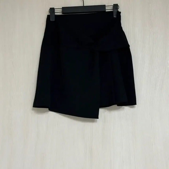 [BUNJANG] Black Knotted Mini Skirt / 블랙 매듭 디자인 미니스커트
