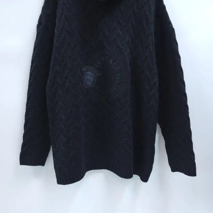 [BUNJANG] Versace Medusa Embroidered Cable Knit Turtleneck Sweater / VERSACE 베르사체 메두사자수 모헤어알파카 케이블 터틀넥니트 C475