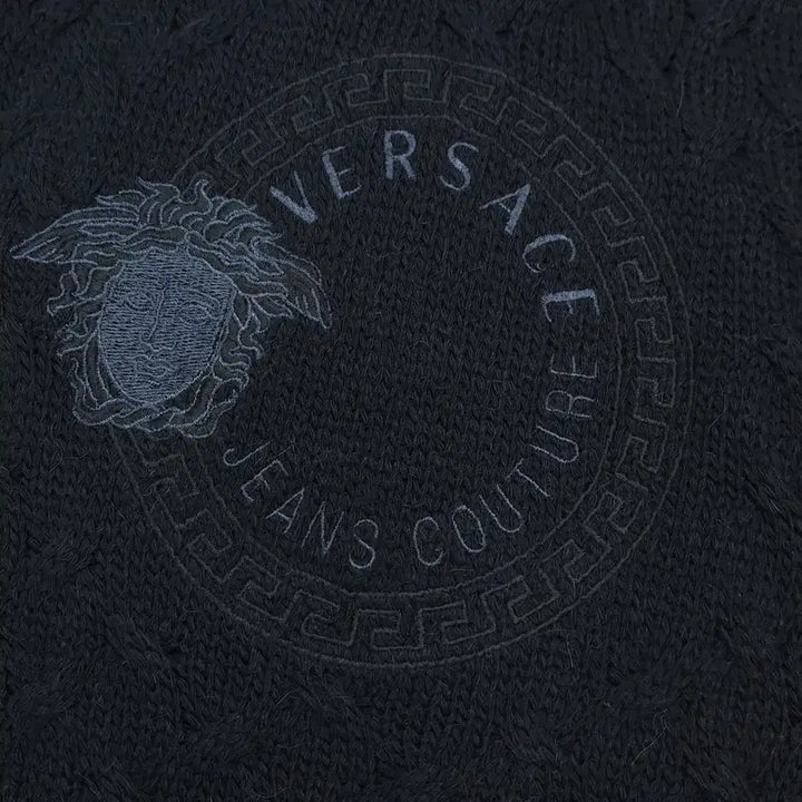 [BUNJANG] Versace Medusa Embroidered Cable Knit Turtleneck Sweater / VERSACE 베르사체 메두사자수 모헤어알파카 케이블 터틀넥니트 C475
