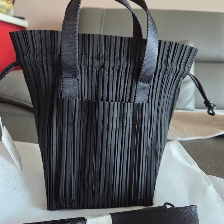 [SOLD OUT] 내림플리츠플리즈백토드 크로스바오바오 이세이미야케