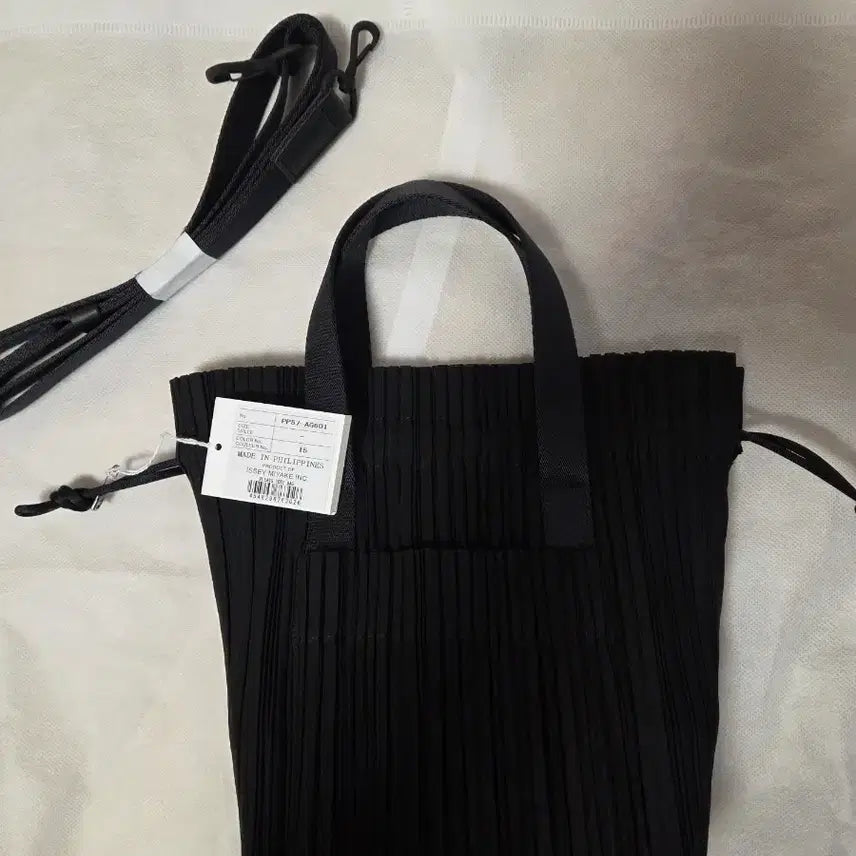 [SOLD OUT] 내림플리츠플리즈백토드 크로스바오바오 이세이미야케