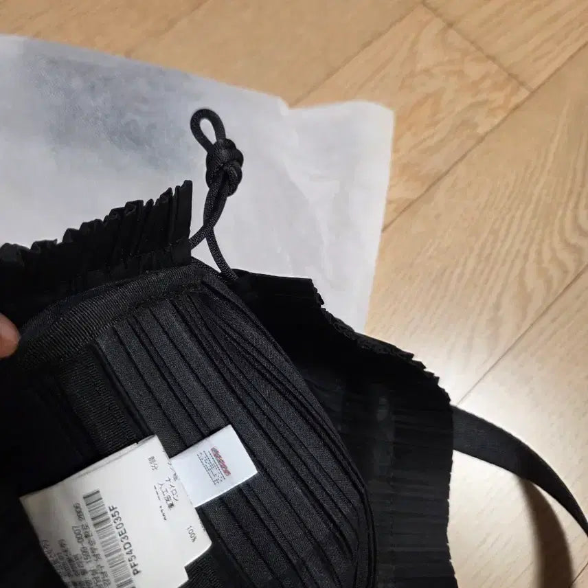 [SOLD OUT] 내림플리츠플리즈백토드 크로스바오바오 이세이미야케