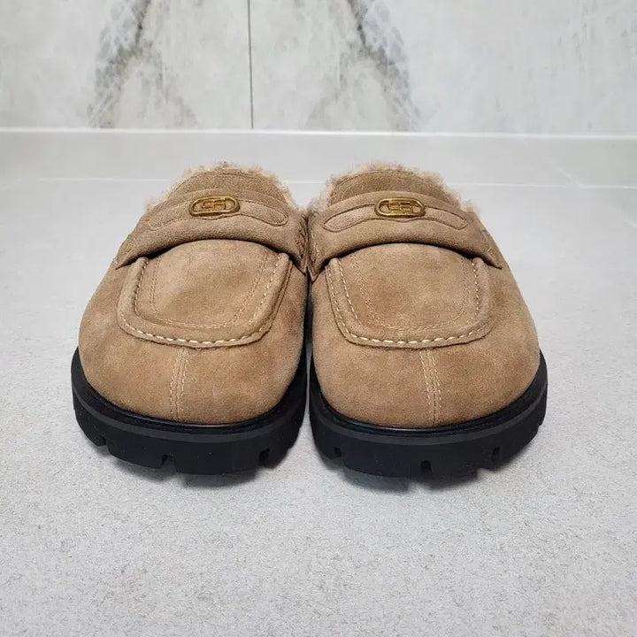 [BUNJANG] System UGG Slippers (Size 230) / 시스템 어그 슬리퍼(사진 도용시 법적조치)