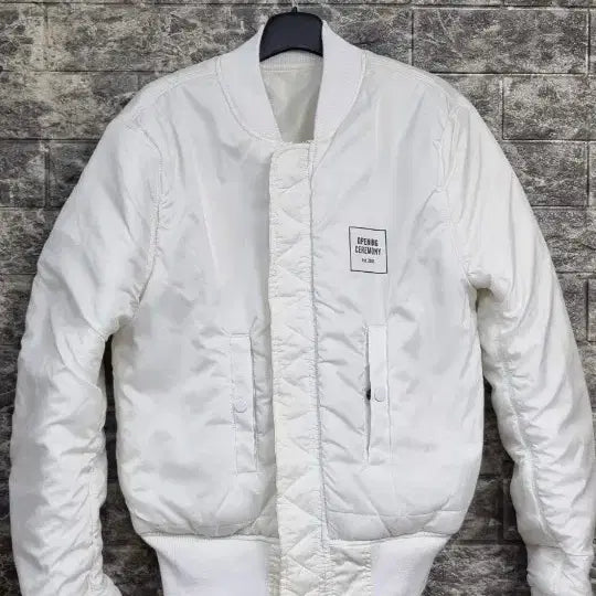 [BUNJANG] Alpha Industries Opening Ceremony Reversible White Bomber Jacket / 알파인더스트리 오프닝세레모니 리버시블 화이트 봄버 패딩자켓