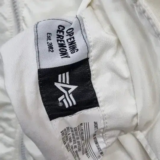 [BUNJANG] Alpha Industries Opening Ceremony Reversible White Bomber Jacket / 알파인더스트리 오프닝세레모니 리버시블 화이트 봄버 패딩자켓