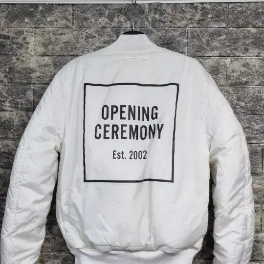 [BUNJANG] Alpha Industries Opening Ceremony Reversible White Bomber Jacket / 알파인더스트리 오프닝세레모니 리버시블 화이트 봄버 패딩자켓