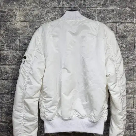 [BUNJANG] Alpha Industries Opening Ceremony Reversible White Bomber Jacket / 알파인더스트리 오프닝세레모니 리버시블 화이트 봄버 패딩자켓