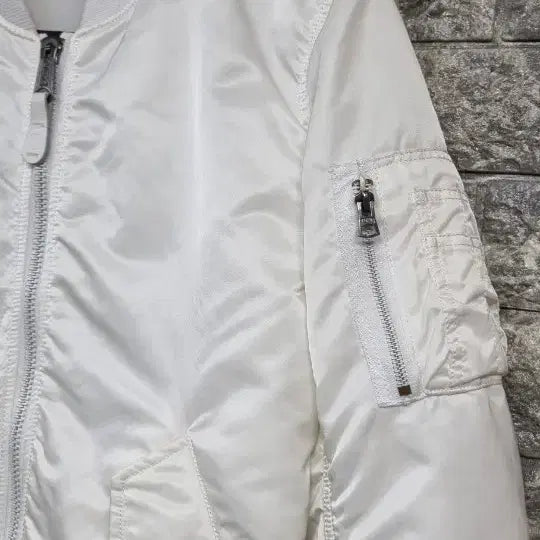 [BUNJANG] Alpha Industries Opening Ceremony Reversible White Bomber Jacket / 알파인더스트리 오프닝세레모니 리버시블 화이트 봄버 패딩자켓