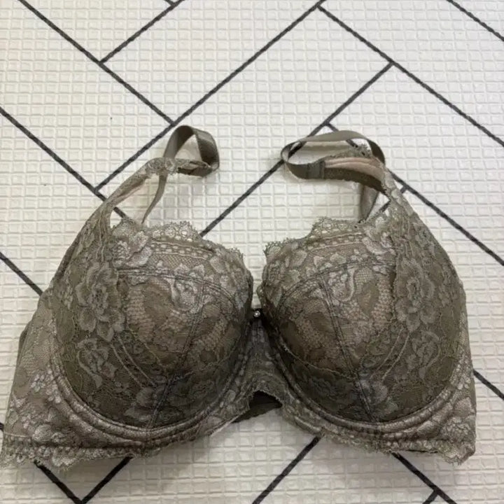 [BUNJANG] Salon de Exa Deux Bra 75E / 살롱드엑사 듀스 브라 75E
