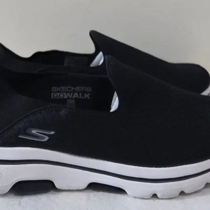 [BUNJANG] Skechers Go Walk 5 Folding Mule Slip-on Black White Sneakers / [270] 스케쳐스 고워크5 폴딩 뮬 슬립온 블랙화이트ㅡ단종매물,최저가
