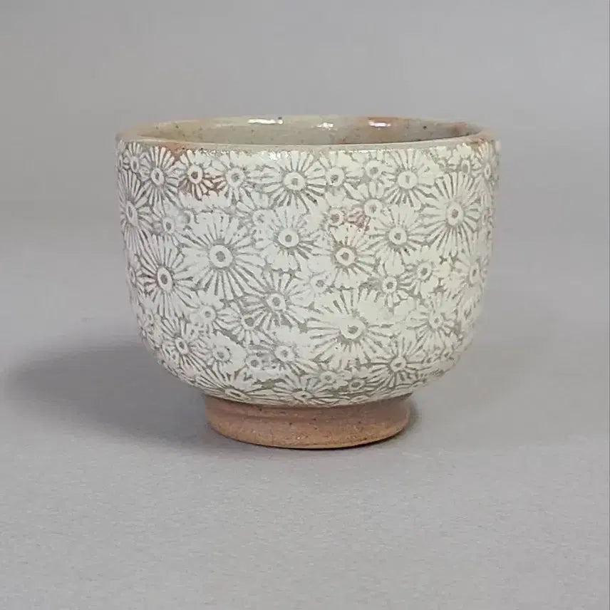 [BUNJANG] Ungok Jo Seongju Chrysanthemum Pattern Porcelain Teacup / 운곡 조성주샘 화삼도 통잔