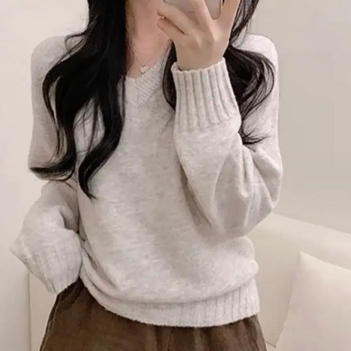 [BUNJANG] V-Neck Raglan Loose Fit Knit Sweater / 브이넥 나그랑 루즈핏 니트