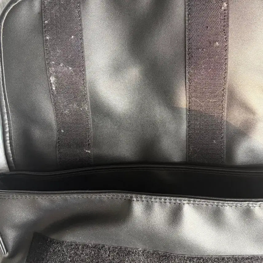 [BUNJANG] MitMitm Stone Black Crossbody Bag / 밋맷밋 스톤 블랙 크로스백