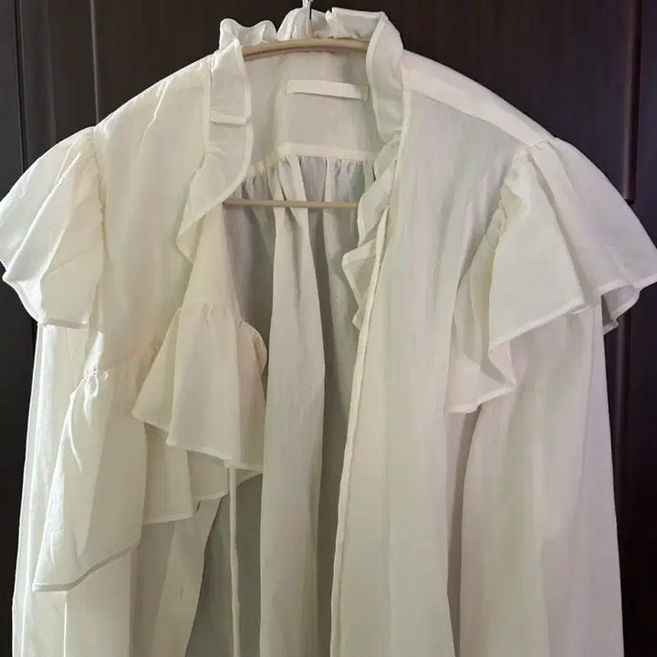 [BUNJANG] Ivory Frill Blouse Open YY / 아이보리 프릴 블라우스 오픈와이와이