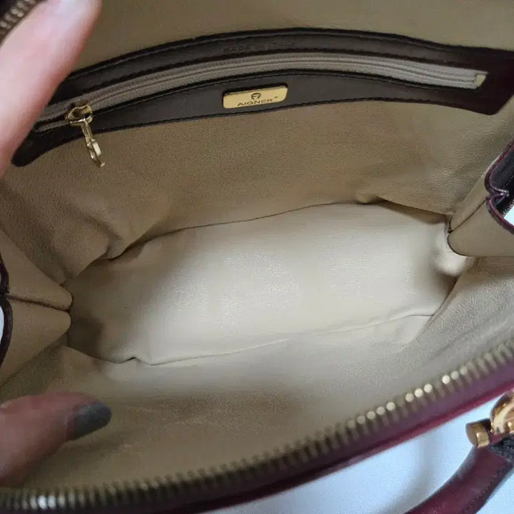 [BUNJANG] AIGNER Burgundy Leather Tote Shoulder Bag / 아이그너 AIGNER 버건디 토트백 숄더백 체인 장식