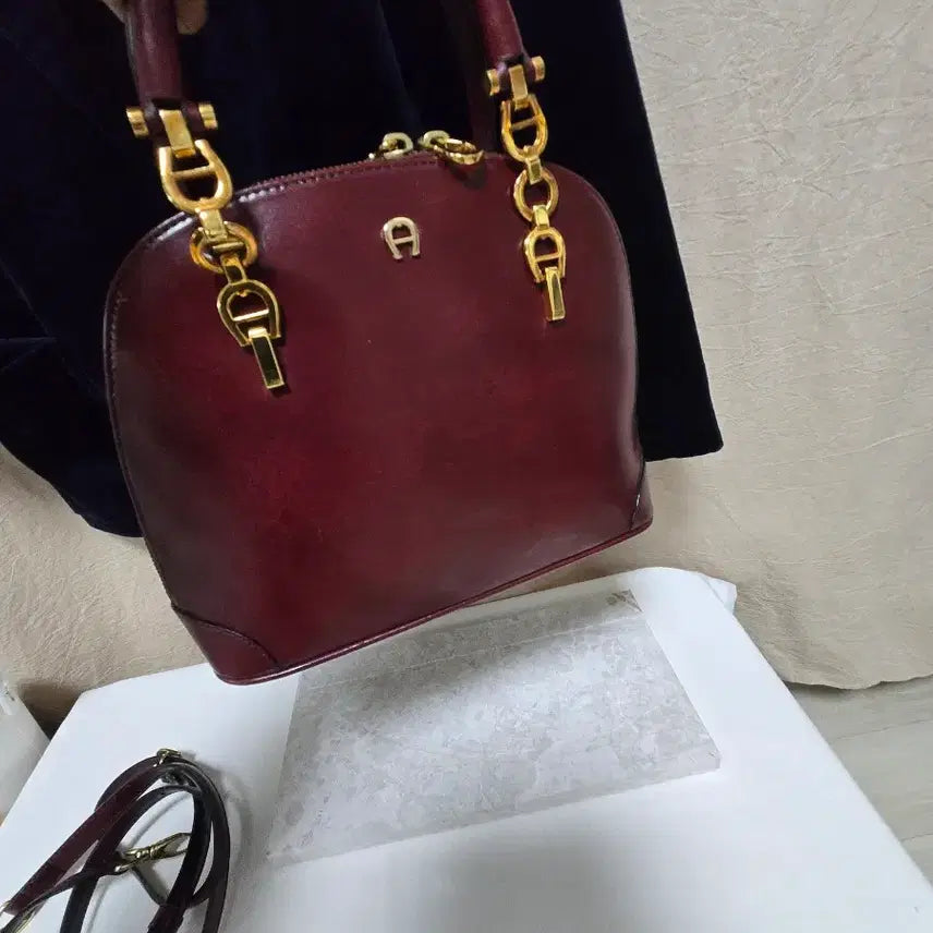 [BUNJANG] AIGNER Burgundy Leather Tote Shoulder Bag / 아이그너 AIGNER 버건디 토트백 숄더백 체인 장식
