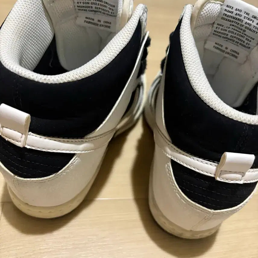 [SOLD OUT] 나이키 덩크 스카이 하이 에센셜 블랙 화이트 범고래