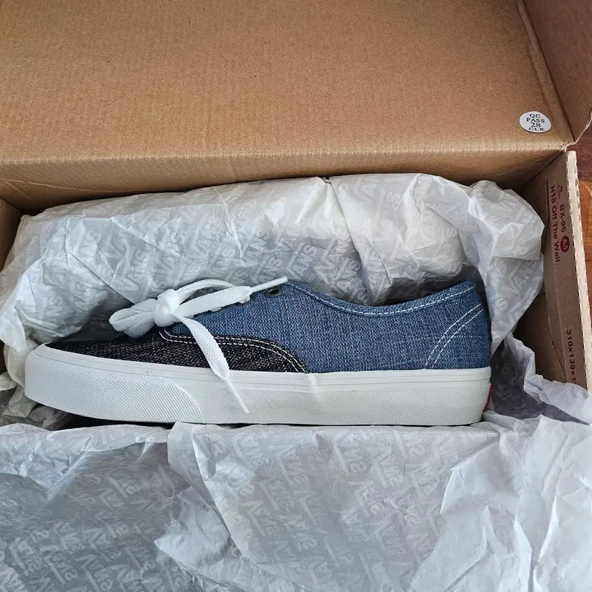 [BUNJANG] Vans Slip-On Denim Sneakers / 반스 슬립온 데님 스니커즈 235 VN000BW5Y6Z