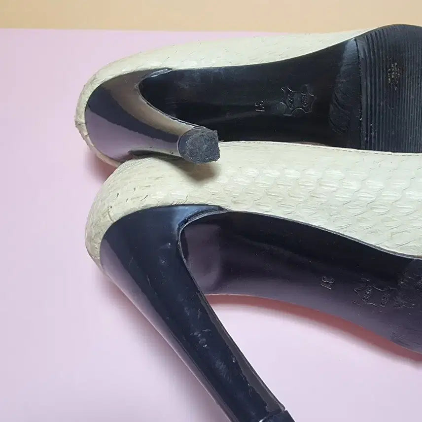 [BUNJANG] Pumps Hill 240 Ivory Black Ribbon / 펌프스힐 240 아이보리 블랙 리본