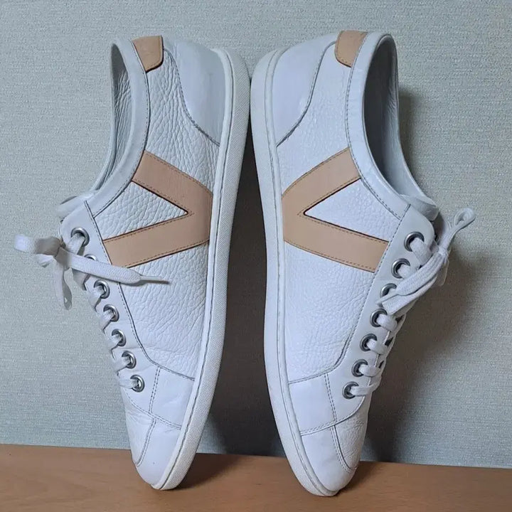 [BUNJANG] Louis Vuitton Leather Sneakers / 루이비통 6.5 약260 가죽 스니커즈