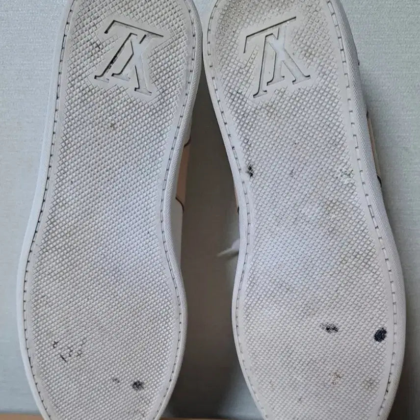 [BUNJANG] Louis Vuitton Leather Sneakers / 루이비통 6.5 약260 가죽 스니커즈