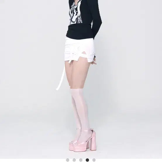 [SOLD OUT] 본네 Bonnae 카라 그래픽 탑 블랙
