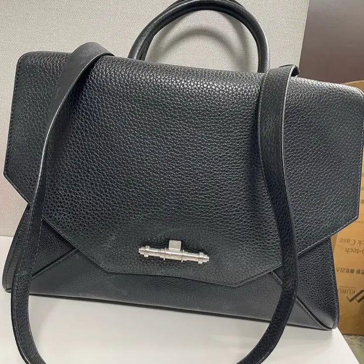 [BUNJANG] Givenchy Cross Tote Bag / 지방시 크로스 토드백