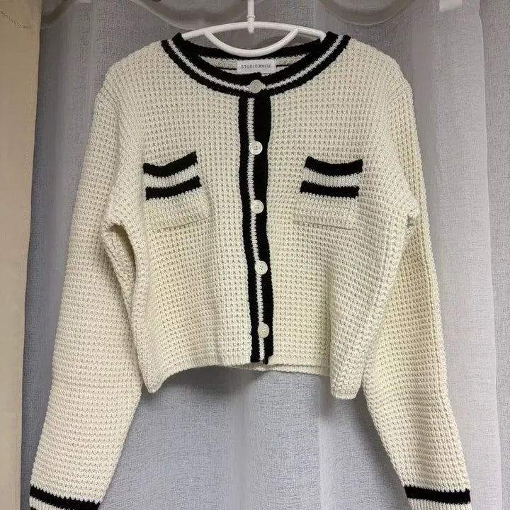 [SOLD OUT] STUDIO WHITE 아이보리 가디건