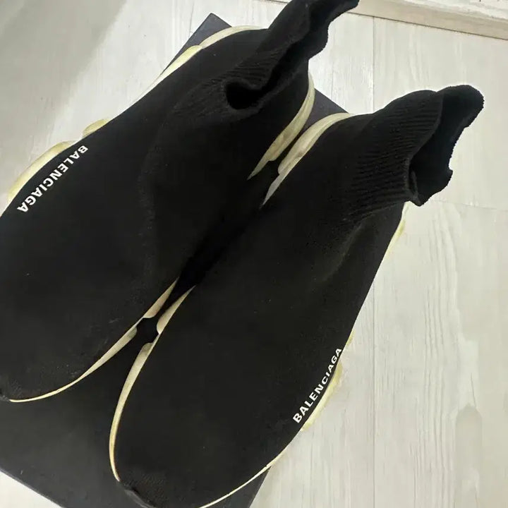 [BUNJANG] Balenciaga Speedrunner Black Sneakers Size 41 / 발렌시아가 스피드러너 블랙 스니커즈 41