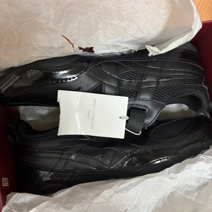 [BUNJANG] Asics x Issey Miyake Hyper Taping Black Sneakers / [285] 아식스x이세이 미야케 하이퍼 테이핑 블랙