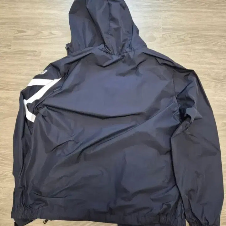 [BUNJANG] Moncler Petruse Windbreaker (Navy) / (급처)몽클레어 페투크 바람막이 6사이즈 네이비 팝니다.