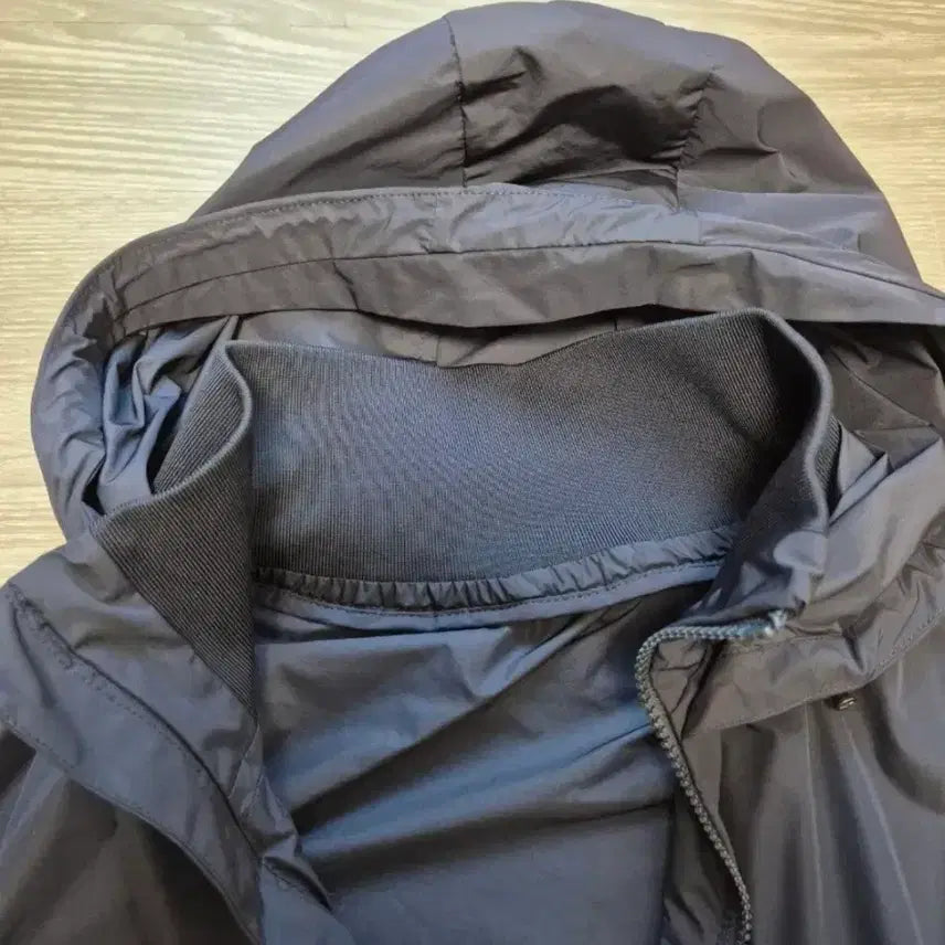 [BUNJANG] Moncler Petruse Windbreaker (Navy) / (급처)몽클레어 페투크 바람막이 6사이즈 네이비 팝니다.