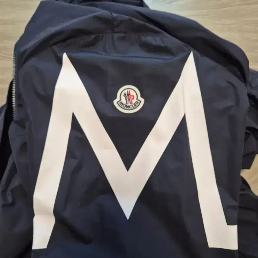 [BUNJANG] Moncler Petruse Windbreaker (Navy) / (급처)몽클레어 페투크 바람막이 6사이즈 네이비 팝니다.