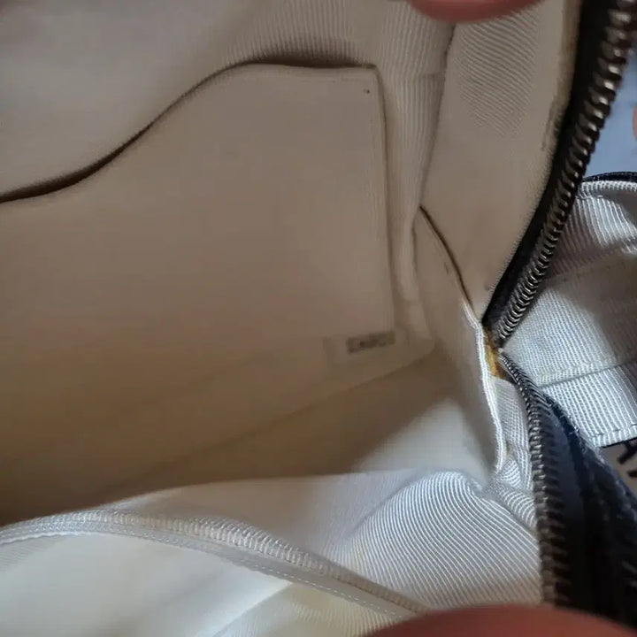 [BUNJANG] Chanel Patent Leather Crossbody Bag / 샤넬 4번대 페이던트 크로스백