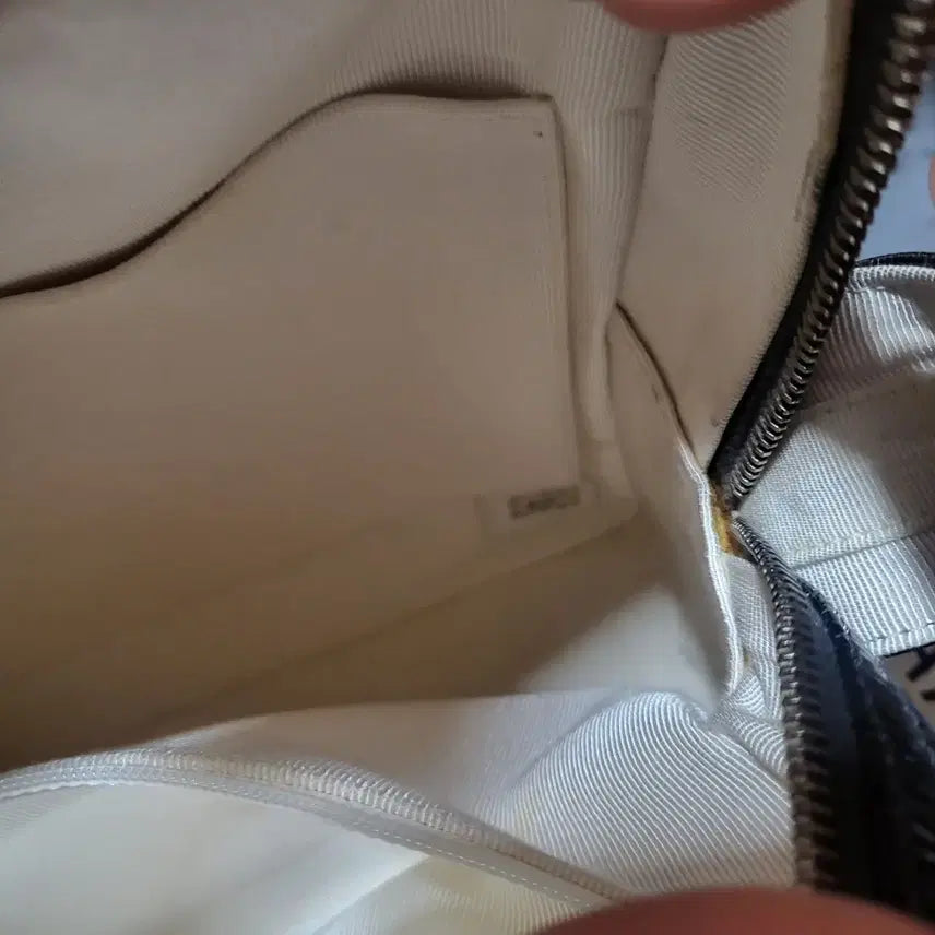 [BUNJANG] Chanel Patent Leather Crossbody Bag / 샤넬 4번대 페이던트 크로스백