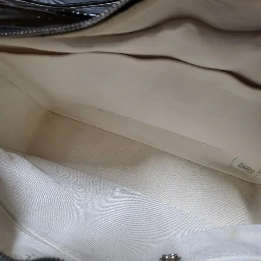 [BUNJANG] Chanel Patent Leather Crossbody Bag / 샤넬 4번대 페이던트 크로스백