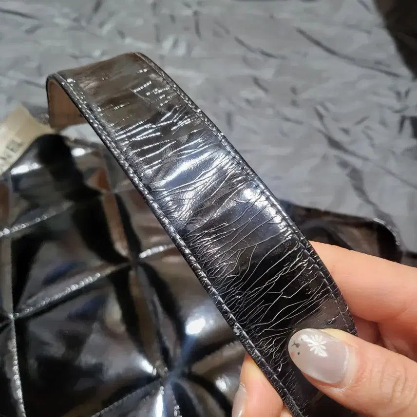 [BUNJANG] Chanel Patent Leather Crossbody Bag / 샤넬 4번대 페이던트 크로스백