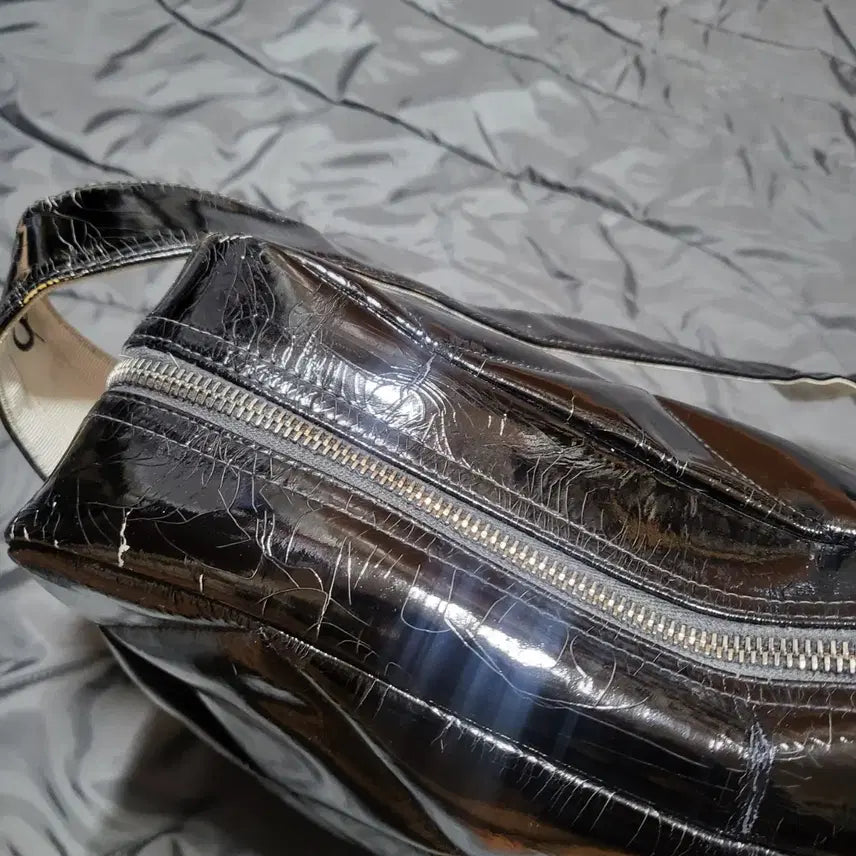 [BUNJANG] Chanel Patent Leather Crossbody Bag / 샤넬 4번대 페이던트 크로스백