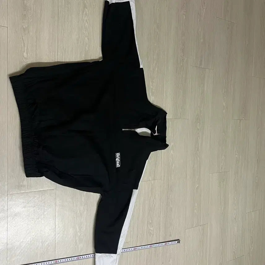 [BUNJANG] Black and White Color Block Anorak Windbreaker / 블랙/화이트 배색 아노락 바람막이