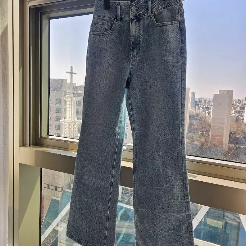 [BUNJANG] Guess Women's Bootcut Jeans / 게스 여성 부츠컷 청바지 25사이즈